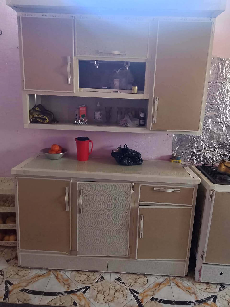 سلام عليكم كاونتر اربع قطع كامل مبطن نضيف  +وي طباخ ***********
