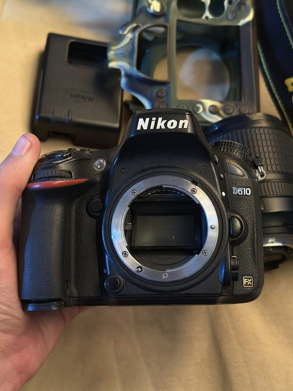كامره نيكون d610 فول فريم القديمه باب اول صورها فول
ملحقات عدسه 18/140 وحزام وجلاتين وشاحنه وبطاريه
السعر 450 قفل


**إذا كنت صاحب هذا الإعلان وتريد حذفه لأي سبب، رجاءا أرسل رسالة إلى الدعم الفني**