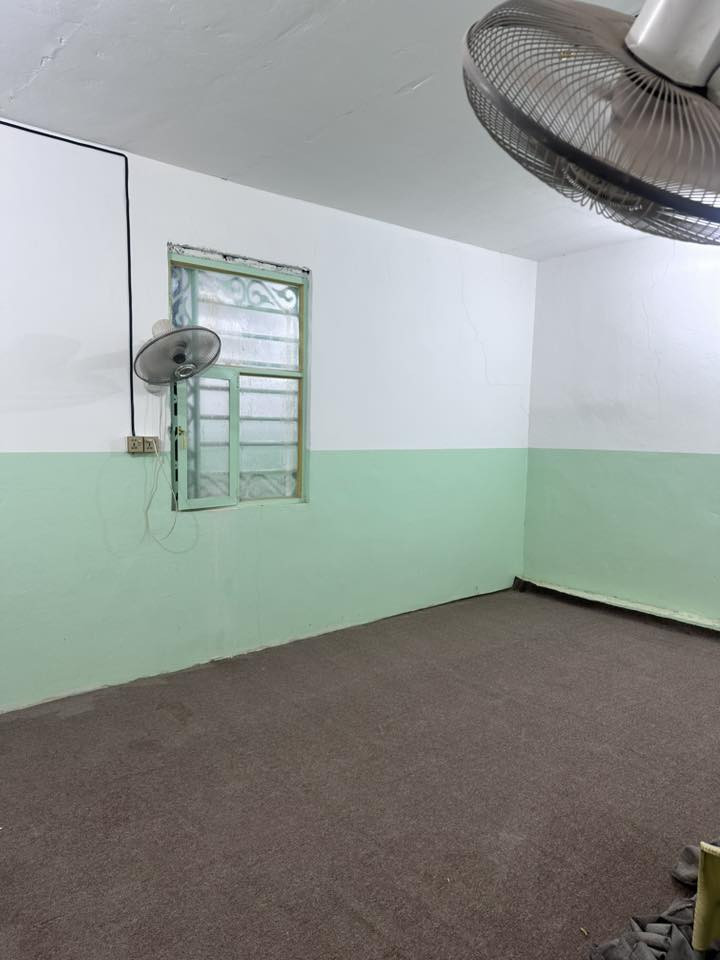 شقة للايجار في حي الجامعة خلف الكفيل مساحة ١٥٠ م للاستعلام الاتصال على الرقم             ‭٠٧٦٠ ١٨٥ ٨٩٤١‬
