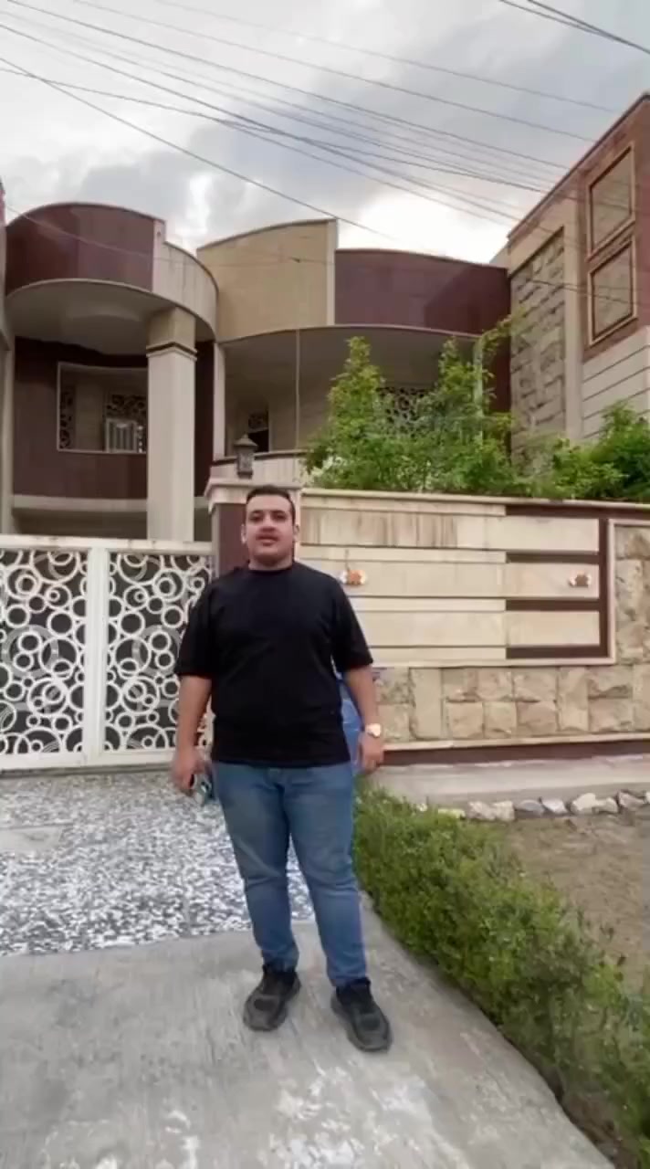 للبيع 300 متر 
📍حي الخضراء محلة 639 
للاستفسار والتواصل ***********
