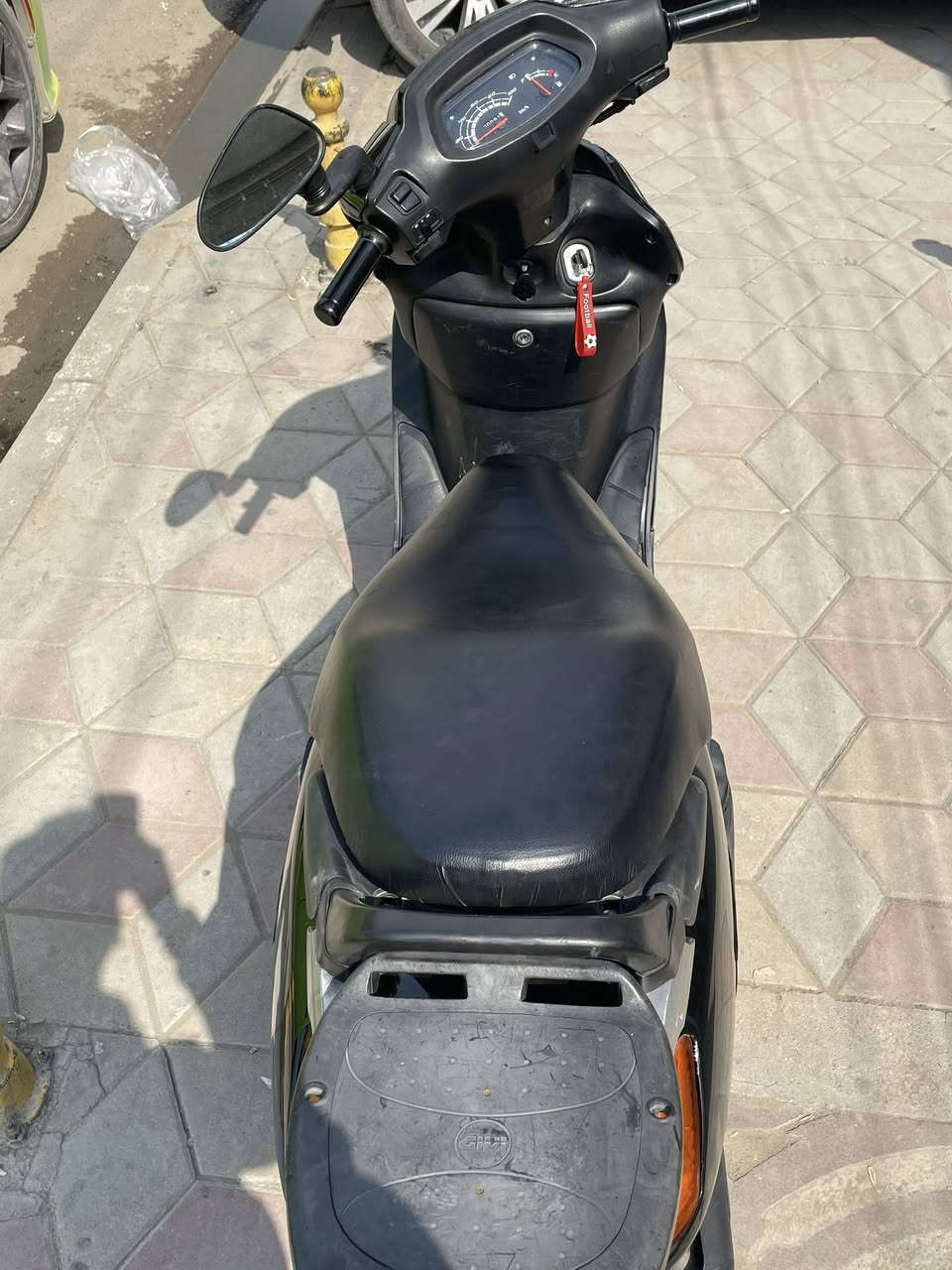 السلام عليكم سبيسي للبيع دراجه نظيفه وخير من لله شوفت عينك سويت بيهه ادامه قبل فتره الدراجه ناعمه وخرسه وبل صور مو مثل ما تشوفهه احلا بهواي مكتني بغداد بغداد الجديده سعره600 وبيهه مجال حك الجيه وتدلل. رقمي ***********
