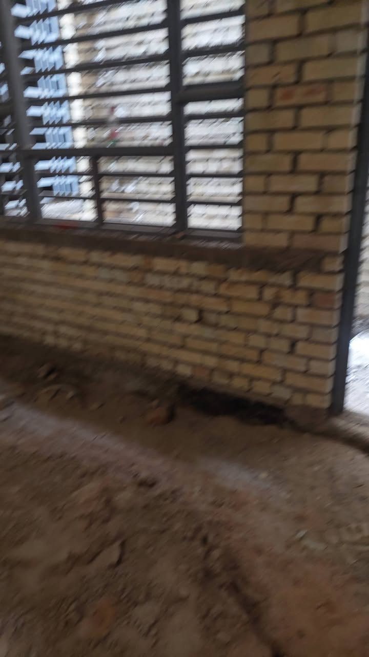 هيكل زراعي للبيع 200م في الكوفة مجمع الشبيلي قرب جسر الامام علي طابقين ط1 غرفتين وصالة ومطبخ واستقبال كراج سيارة ط2 بيتونة وبنى 3 غرف نوم الشارع 7م تبليط ماء كهرباء مجاري 150 مليون وبي مجال للاستفسار ***********
