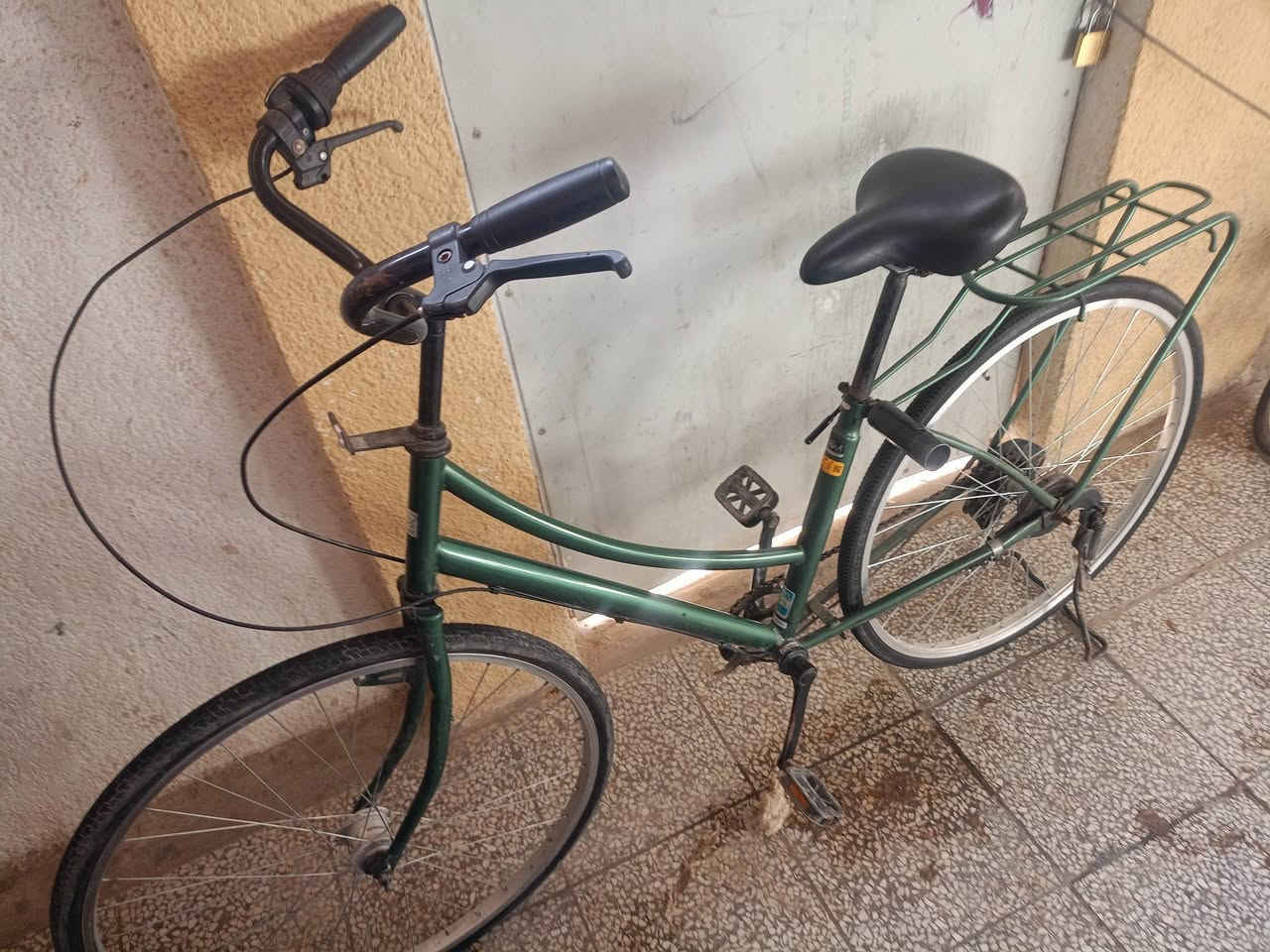 سلام عليكم
للبيع باسكل حجم27 
مكاني نجف حي السلام
السعر 60وبي مجال 
واتساب بكل وقت ***********
