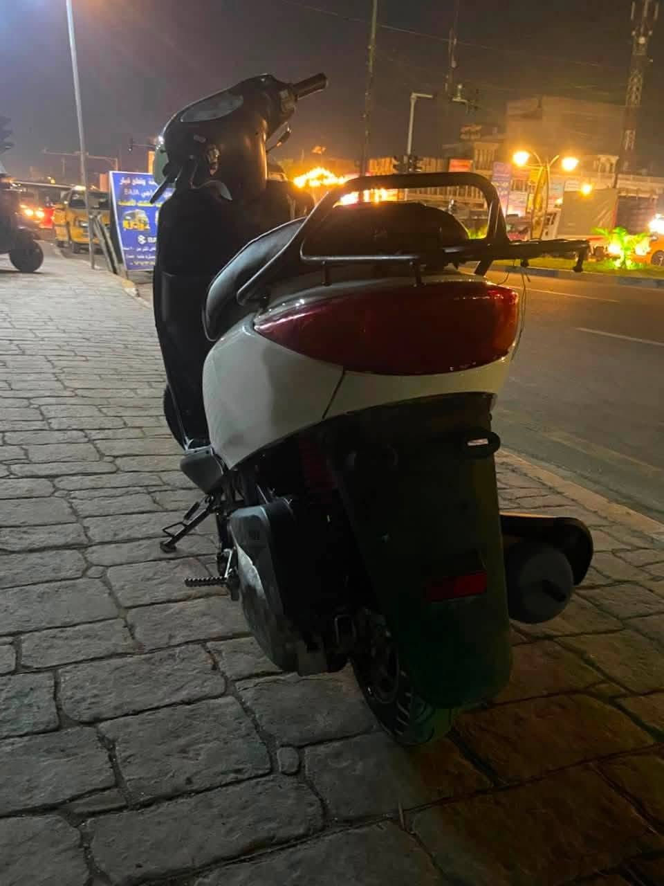 سلام عليكم دراجه بريز نضيفه مكينه خرسه نص هندر بس  باتري ضعيف اذا شدله تشتغل سلف تجي وشوفه بعينك دراجه خير من الله  مكاني بغداد مدينه الصدر ***********
