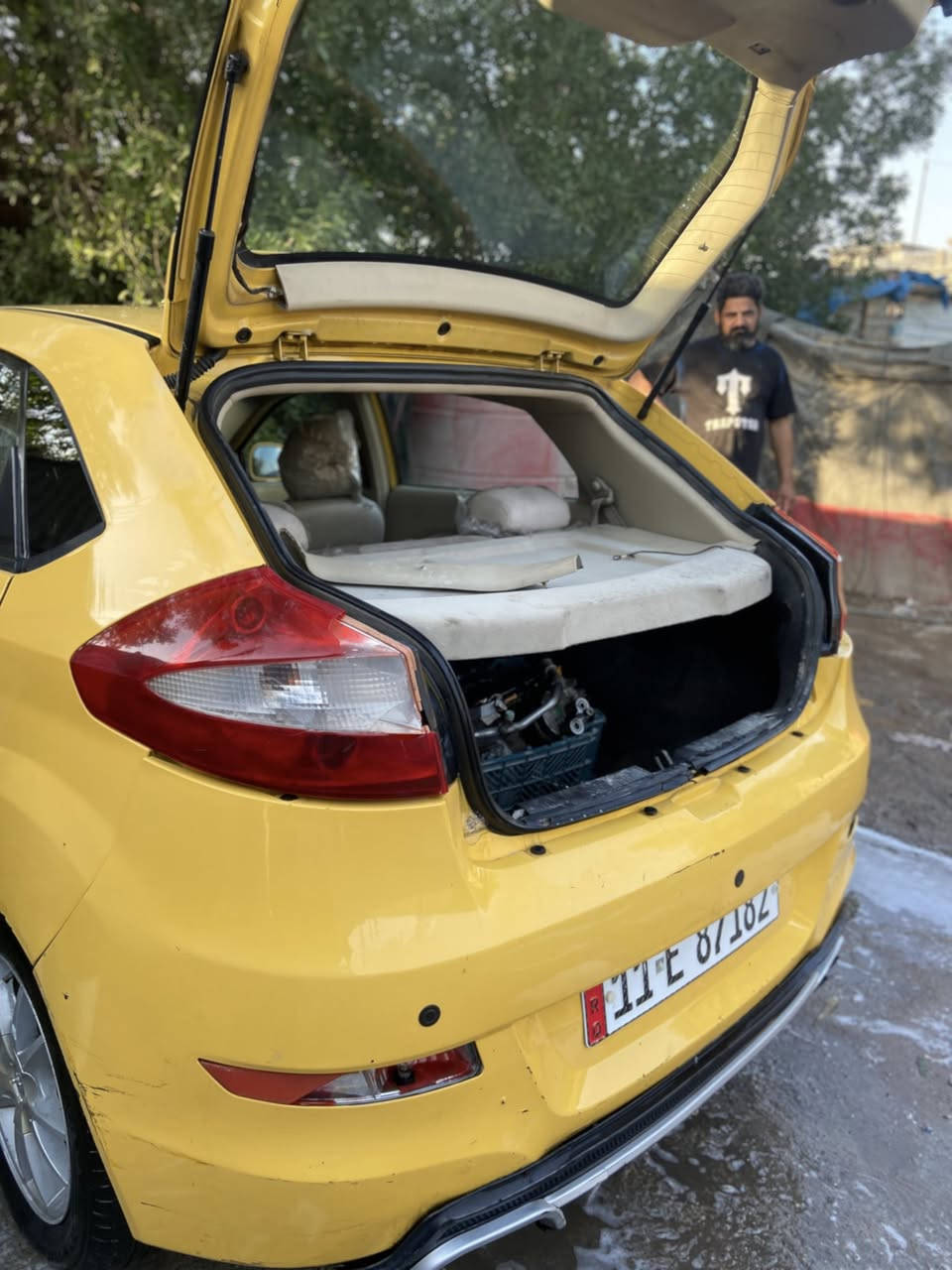 السلام عليكم عندي شيري فلاوين مكفول من الصبغ أو ضربه بس بيه ملاحظة قليله كلش السياره جهاز من إيدك الشارع من مكينه أو كير اوتماتيك كورله تحوير قلفني14ورقه رقم نكليزي مصفره هية أو غرومات سنويه حد 30السياره يعني جهاز ماذب ربع موديل2011  موصفاته حلوه من شاشه يعني جهازه العنوان بغداد 
رقمي :***********
$السعر 29بيه مجال متحصل هيج سعر بس مستعجل على بيعته 👌🏼
