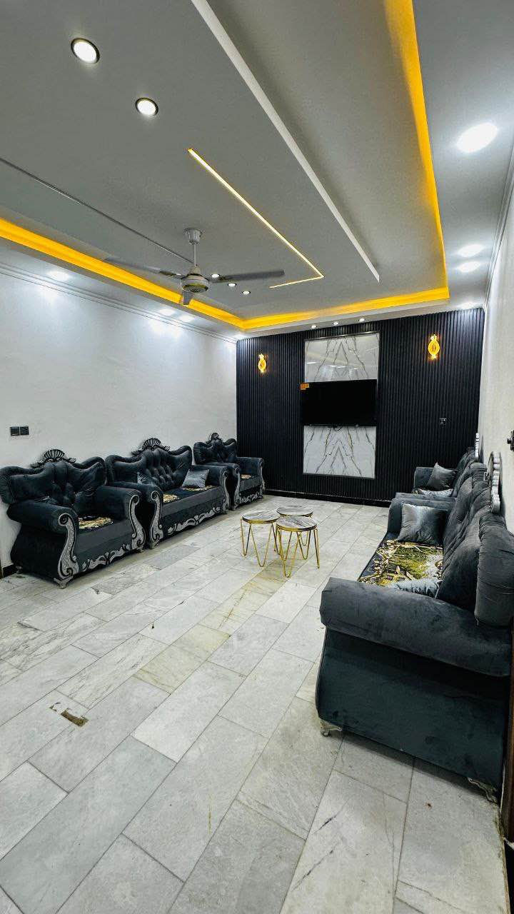 دار_للبيع 🏠
__
⭕️العنوان: اسكان شارع ملعب سفير الخماسي خلف مدرسة بيان الحق ابتدائيه ⭕️

⭕️يقع الدار على شارع 20m⭕️

⚪️طابو صرف 

  ⭕️مساحة الدار: 255m واجهه 12.5⭕️

▪️للاستفسار اكثر الاتصال على رقم صاحب الدار

***********
***********📱

♦️الدار يحتوي على:
____
⭕️غرف نوم عدد 2
⭕️صالة عدد 2 
⭕️مطبخ 
⭕️مجمع صحيات2
⭕️استقبال 
⭕️كراج

⚜️إليكم تفاصيل الدار:
___

⚪️بناء طابوق  9 انج  
⚪️الارضية مرمر تركي 
⚪️منضومة كاميرات مراقبة
⚪️الابواب تركي 
⚪️جبس بورد  + سحبات 
⚪️ديكورات بديل الخشب  
⚪️الدار مجهز  خط مولد 
⚪️ماطور ماء + خزان ماء + سخان+  مغاسل

▪️للاستفسار اكثر الاتصال على صاحب الدار

📱*********** ديوانية, القادسية
