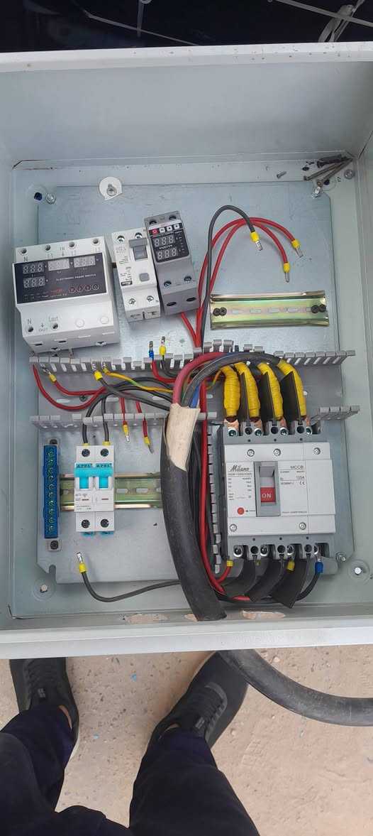 للبيع بورد حديد ..جوزات ..كيبل ٢٤.. ٣ فيز 
كلهن جدد


**إذا كنت صاحب هذا الإعلان وتريد حذفه لأي سبب، رجاءا أرسل رسالة إلى الدعم الفني**