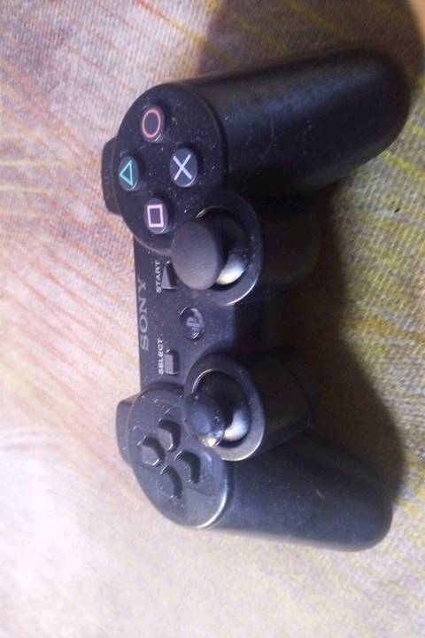 أنا أعرض للبيع جهاز بلاي ستيشن 3 في حالة جيدة يشتمل على جهاز تحكم واحد. الجهاز شغال بشكل ممتاز ويعتبر خيار رائع لمحبي الألعاب بيبيس 2018 زائد الماين كرافت جي تي اي جي تي اي سان اندرياس اجزاء العاب حرب اكثر اكثر من العاب حرب الى الحرب ثلاث اجزاء زائدا فيفا 19و 18 بيس 2008 زائد نردد*********** اتصال على الواتساب 

