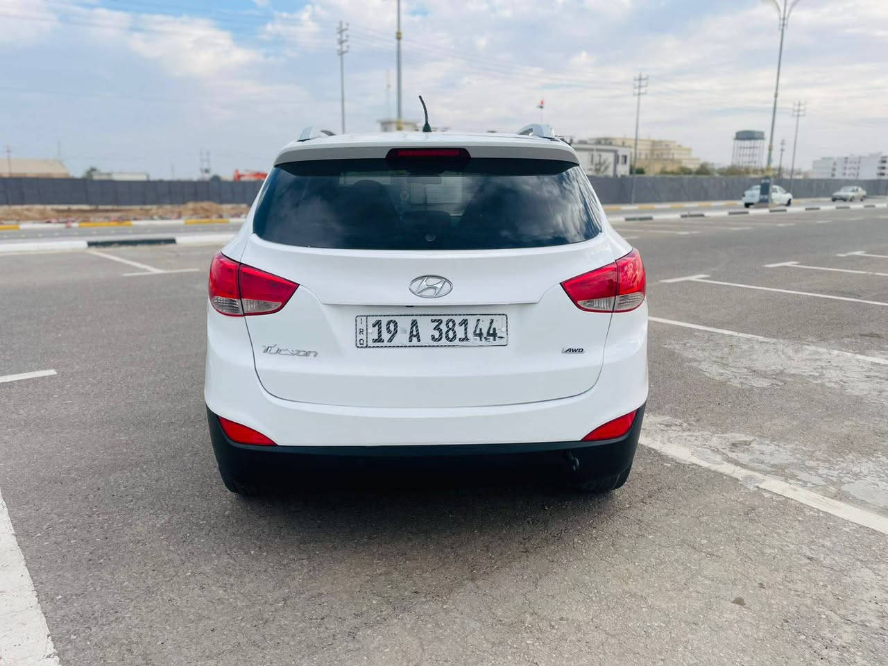 اسلام عليكم للبيع هونداي توسان موديل 2015 خليجي
ماشيه 130 الف كيلو متر 
رقم كربلاء دولي جديد
محرك 2000دوش السياره جديده وجاهزه من كلشي تبريد تدفئه 
حداديه تخم تاير 
السعر 128
للاستفسار اكثر اتصل / ***********
عنوان السياره كربلاء المقدسة اخون مكلف بنشر بيع فقط
