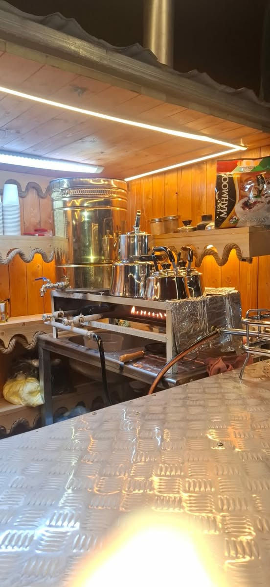 ☕✨ جاي خانه ابو زهراء ✨☕
أجواء رايقة ونكهات ترد الروح 😋🔥
جاي ☕ | نومي بصرة 🍵 | كبتشينو 🤎
جكليتيه 🍫 | نسكافيه ☕ | كهوة 🌿
حب عين الشمس 🌻 + شامية 😍

📍 بناية مطعم سندريلا
🚚 توصيل داخل المجمع 1000
📞 ***********
تعال ذوق بنفسك… وراح ترجع مره ومرتين @الجميع
