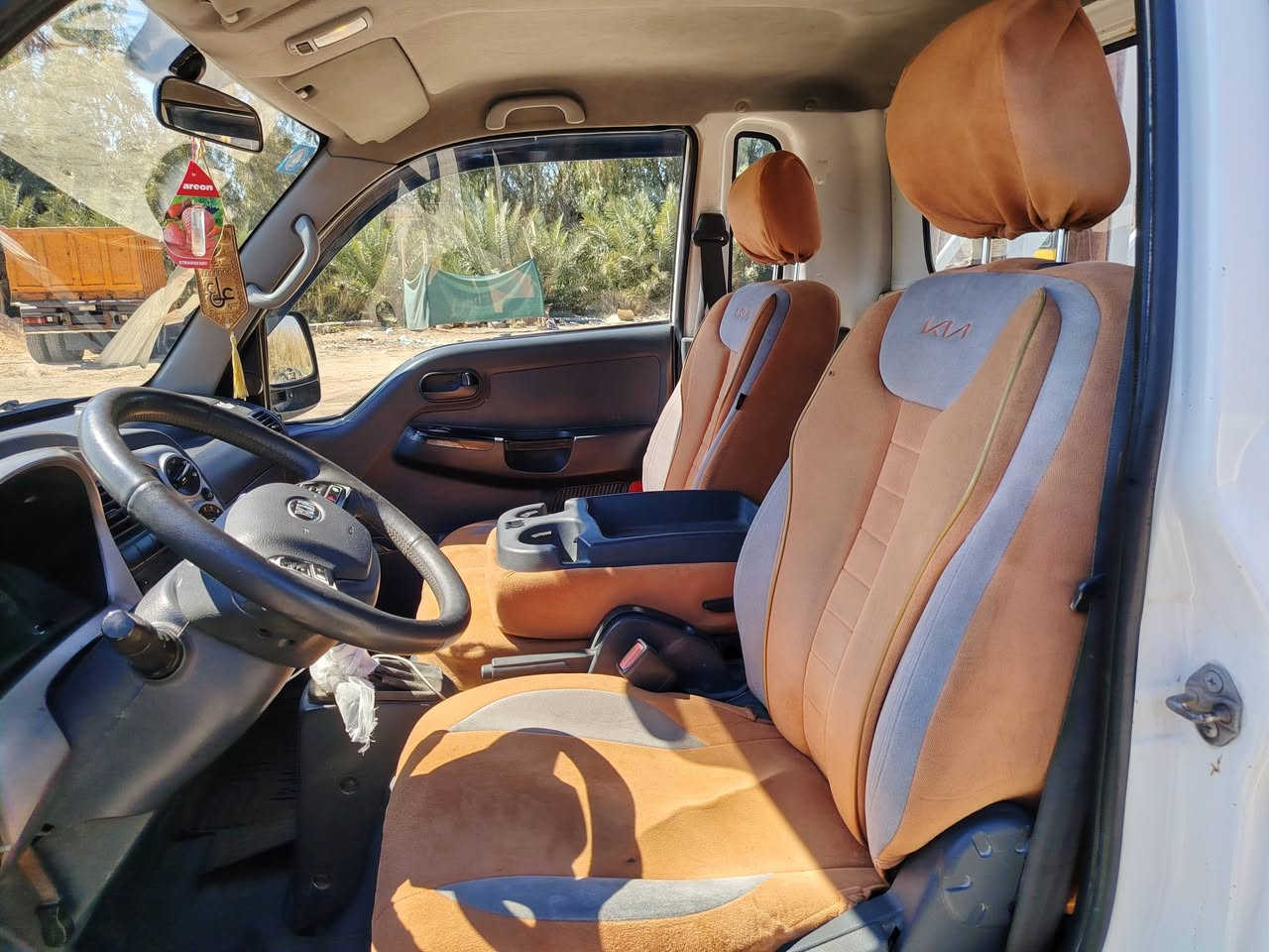 السلام عليكم
كيا للبيع 
موديل 2014 
السيارة جاهزه  كير  مكينه  حداديه  تخم تاير جديد  شاصي اكسل  كهربائيات تحويل مباشر السياره بيه بنيد مبدل  مثل مامضح بصوره السوناز  
مكان دوانيه 
***********
                 ملاحضه: السياره تنباع بدون محجر
