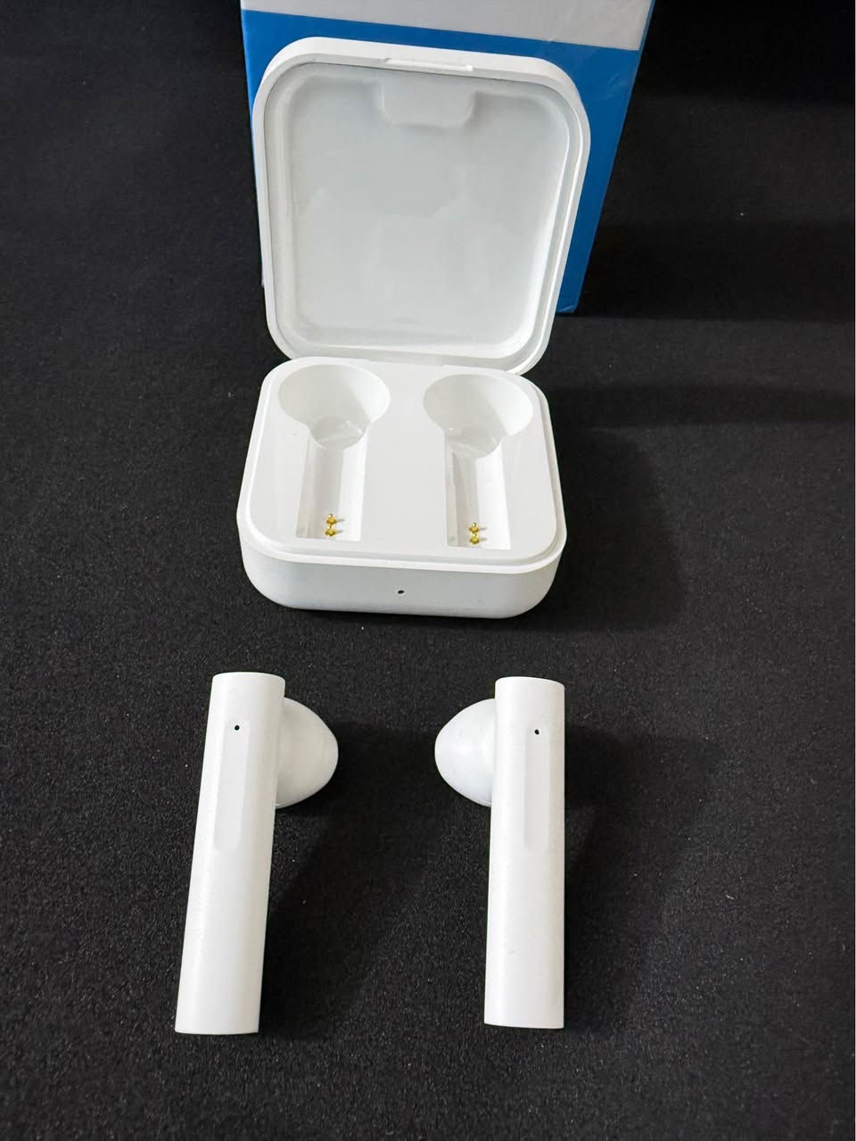 ايربود ماركة شاومي جديدة لوك

ملاحضة 🔙 قطع كلهم أمازون أصلي

الصوت: تتميز بمحرك ديناميكي كبير مقاس 14.2 ملم يوفر صوتًا غنيًا وطبيعيًا. تدعم ترميز الصوت AAC لجودة صوت محسنة على أجهزة iOS و Android

إلغاء الضوضاء للمكالمات: تحتوي كل سماعة أذن على ميكروفونين مدمجين يستخدمان تقنية تشكيل الشعاع (beamforming) للقضاء على ضوضاء الخلفية أثناء المكالمات، مما يضمن سماع صوتك بوضوح حتى في البيئات الصاخبة

البطارية: توفر السماعات حوالي 5 ساعات من الاستخدام بشحنة واحدة كاملة. يصل إجمالي عمر البطارية إلى 20 ساعة تقريبًا مع علبة الشحن. يتم شحن العلبة عبر منفذ USB Type-C

مقاومة للماء بمعيار IPX4

السعر 20 ألف والتوصيل مجاني كل العراق 🚚

للحجز والاستفسار مراسلة الصفحة 

رابط واتساب مباشر الي يريد يراسلني 👇

https://wa.me/message/ANGQMMLUZKO4C1 بغداد, العراق


**إذا كنت صاحب هذا الإعلان وتريد حذفه لأي سبب، رجاءا أرسل رسالة إلى الدعم الفني**