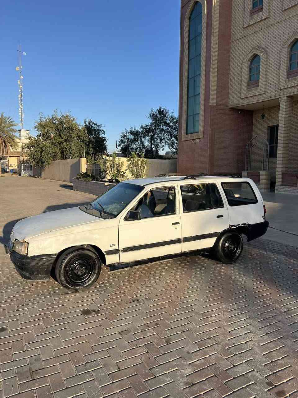 السلام عليكم للبيع اوبل  كاديت رقم صلاح الدين الماني
كير ومحرك شرط لاينقص ولايبخر اخو النضيف 

صدر خلفي امامي جديد 
تايرات جديده
كهربائيات شغاله

سياره حلوه وناعمه 
مكانها 
تكريت

الستفسار 
***********
ويرهم مراوس حسب
القناعه
