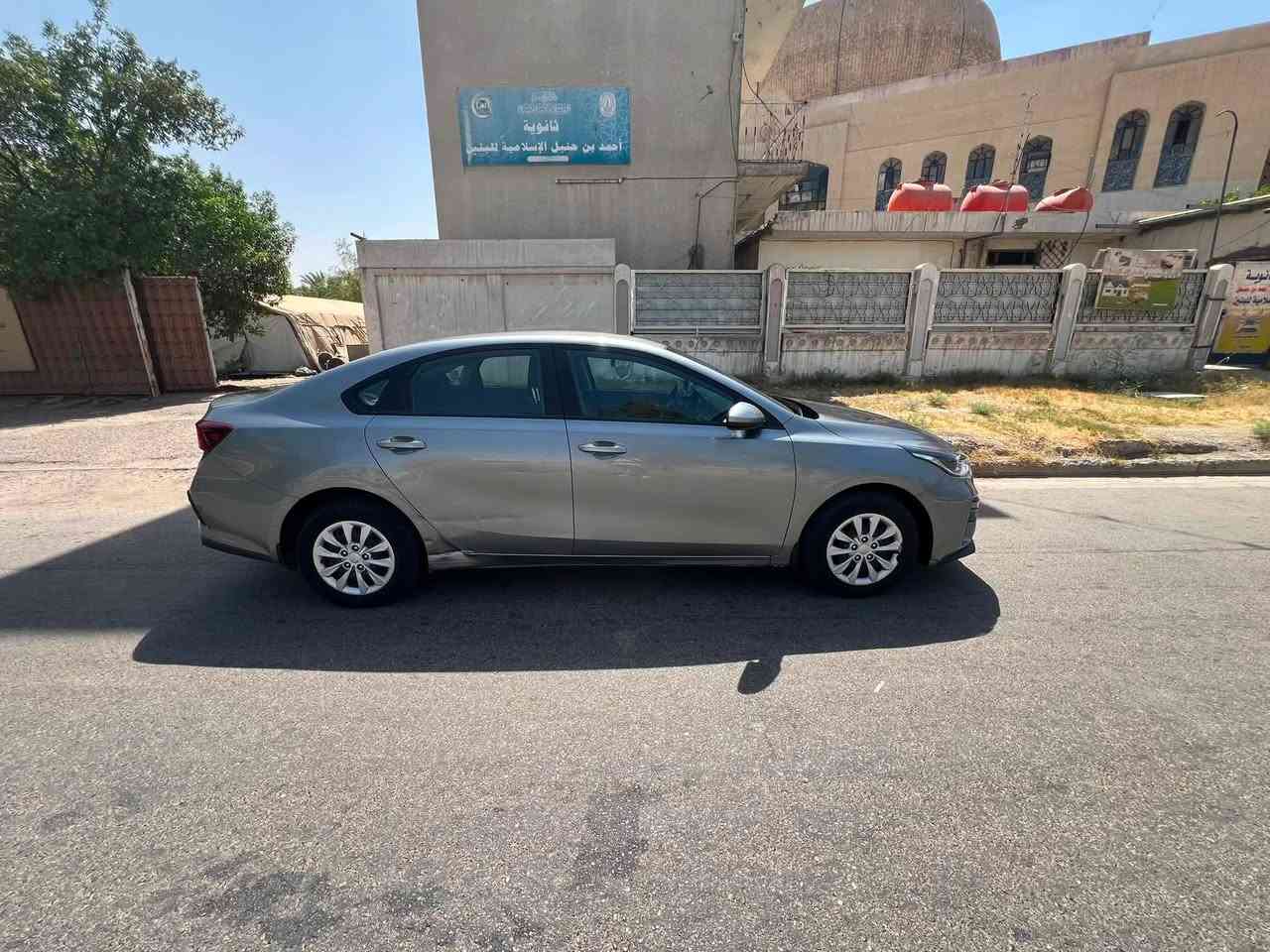 سلام عليكم كيا سيراتو خليجي موديل 2021 لون رصاصي رقم بغداد الجديد مواصفات عاديه مكفوله من الصبغ والتبديل كير ومكينه مكفوله وحداديه جديده بدون اي نقص السعر 130$ اليحب يتصل ***********
