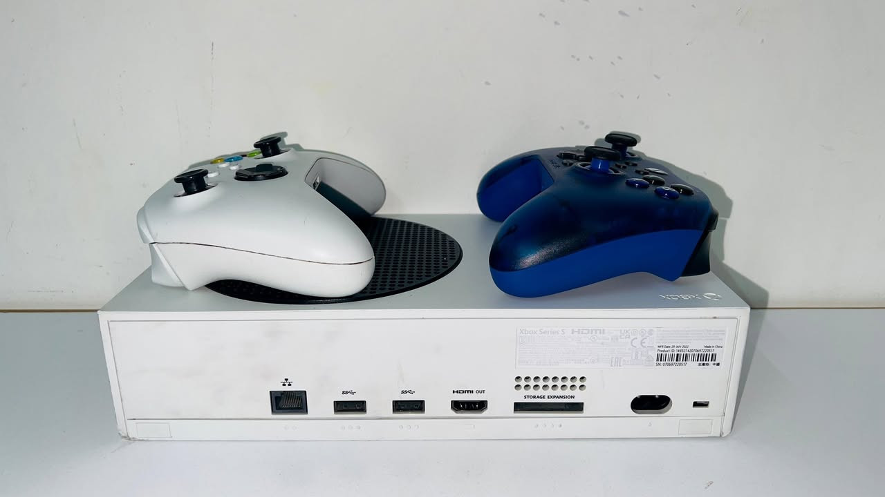 اكسبوكس سيرس اس
استعمال نضيف جدا ما مفتوح نهايه 
سعره 350 قابل لتفاوض 
رقم لتواصل ***********
