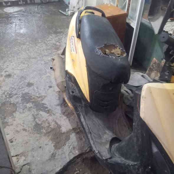 سلام عليكم شباب دراجه ماكس ميه وأربعين 
دراجه متروكه عوزها بس تسوي لكابريتر وتشتغل ليريدها سعر 250وبيها مجال حك جيه هاذه رقمي تصل علي ***********
