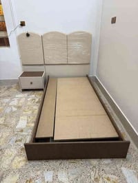 سرير العدد 2 جديد للبيع(بدون كومديات)السعر الواحد 100الف   للاستفسار 0...