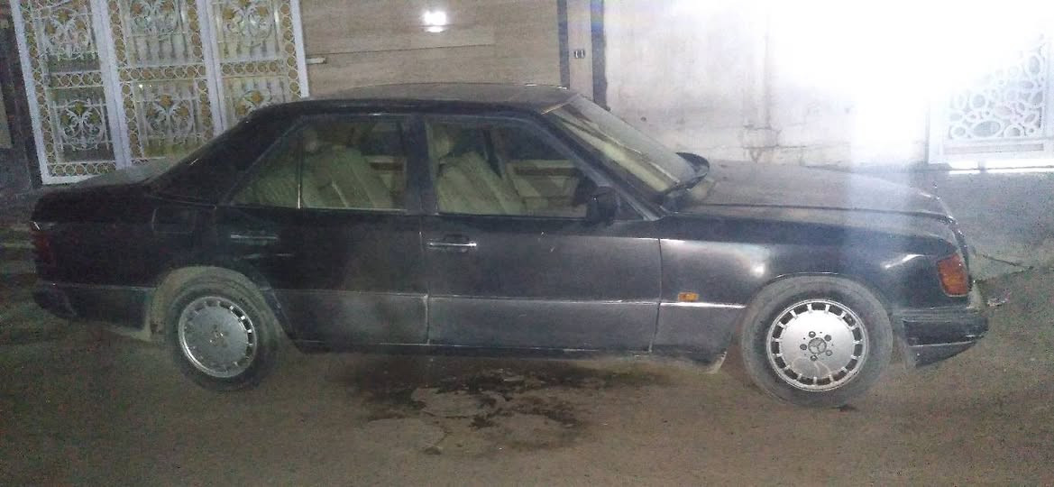 السلام عليكم مارسدس دبه 1991 مكينه بطه جاهزه  رقم نكليزي بسمي السعر 42 ورقه اتصال *********** بغداد, العراق
