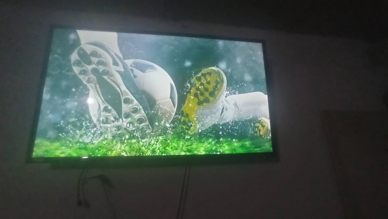 📺 للبيع Smart TV قياس 55 بوصة
🔥 مستعمل شهرين فقط – بحالة ممتازة جداً
✅ شاشة 55 بوصة
✅ نظام أندرويد سمارت سريع
✅ ذاكرة 8GB
✅ محدثة إلى آخر إصدار
✅ ريموت بلوتوث
✅ ريموت ناطق بالأوامر الصوتية 🎤
✅ ماوس مدمج داخل الريموت 🖱️
✅ متجر Google Play الرسمي
✅ تقدر تنزل أي تطبيق أو لعبة (يوتيوب، نتفلكس، شاهد، IPTV وغيرها)
✅ يدعم ربط الموبايل بالشاشة بدون كيبل (Screen Mirroring) 📱
✅ يدعم إرسال التطبيقات والفيديوهات والصور من الهاتف إلى الشاشة بسهولة (Cast)
✅ واي فاي وبلوتوث مدمج
✅ يدعم USB وHDMI
✅ صوت قوي ونقي جداً 🔊
✅ صورة واضحة وألوان ممتازة
✅ تشغيل سريع بدون تعليق
✅ مستعمل شهرين فقط، نظيف جداً وخالٍ من الأعطال
💰 السعر: 250 ألف دينار
📞 للاتصال والاستفسار: ***********
