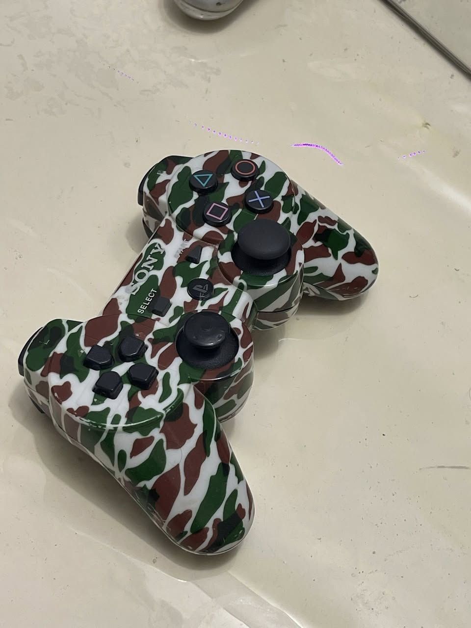 بلي 3 مهكر مع كامل ملحقاتة نظافة 99‎%‎ الجهاز لوك ما داخل تصليح ابد 
ملحقاتة 4 جوستك 
هارد العاب نصف تيرة يحتوي على 40 لعبة 
السعر 130 و بي مجال مكاني الكوت داموك ***********
