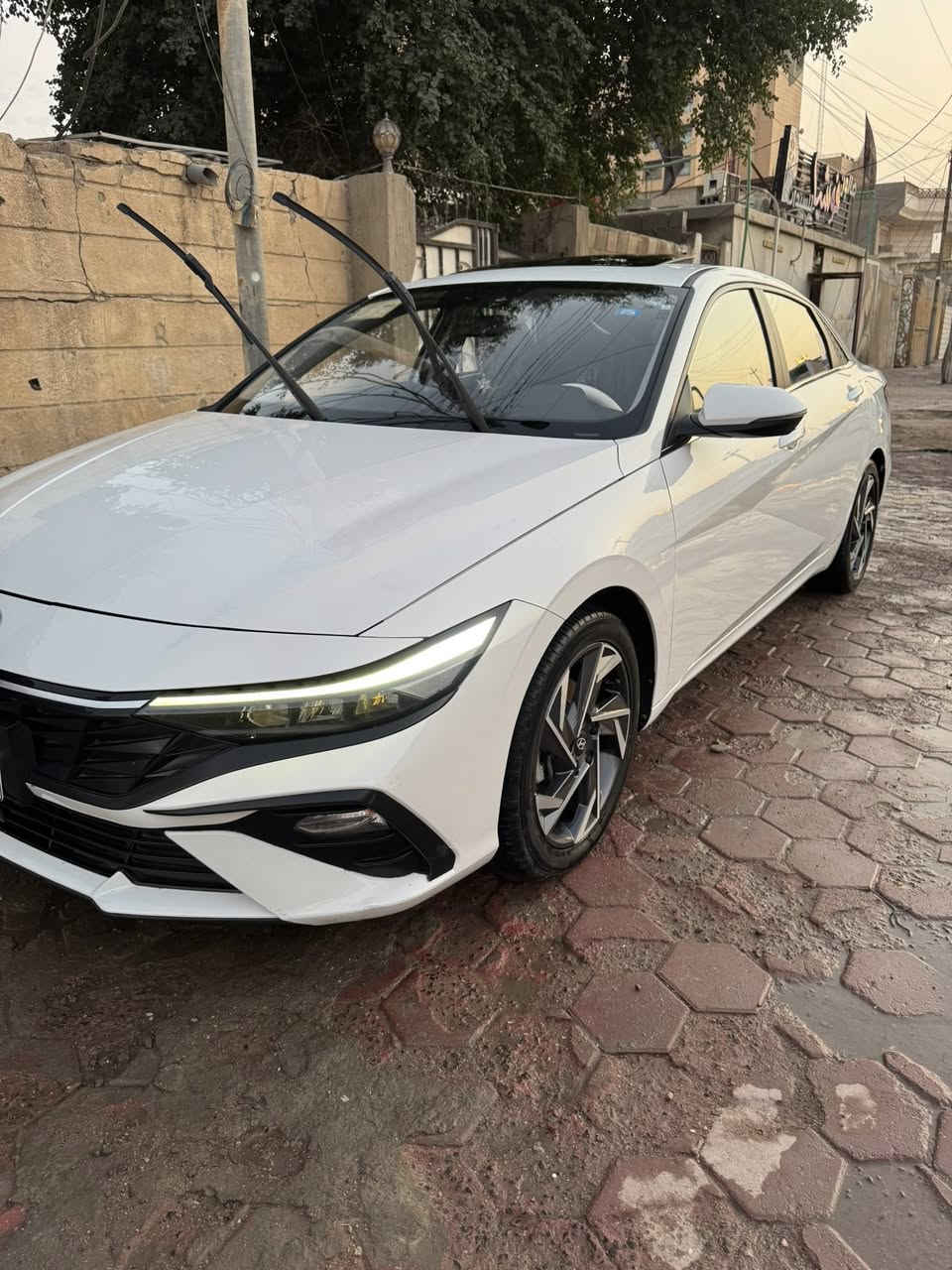 سلام عليكم 
النترا 2024تجميع صيني ماشيه 44الف كلين السياره بدون صبغ او تبديل فقط بارد بيها بلباب وبلصندوك
فول مواصفات فتحه سايد بريك بصمه كشنات جلد حساس امامي خلفي ومعروفه موصفاتها العنوان بصره ***********
