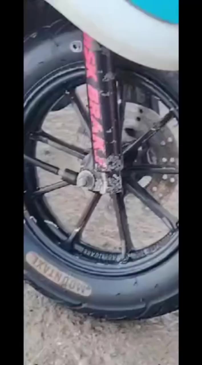 سلام عليكم درجه البيع نضيفه فول مكان حي معلمين السعر 350 وبيه مجال ***********
