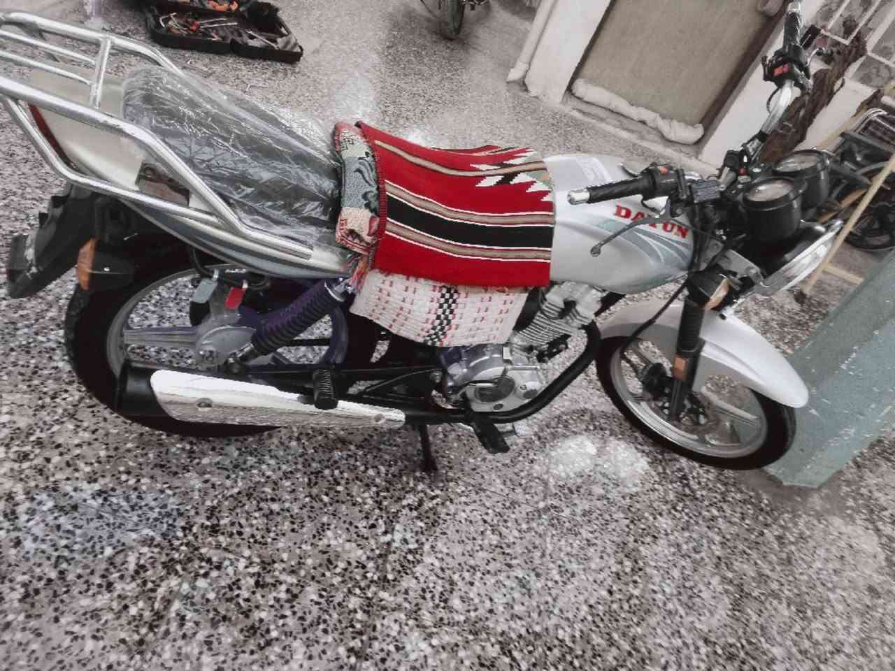 السلام عليكم دراجه دايون عضم لون رصاصي موديل 22 اوراق اصولي كامله نضافه كدام عينك وتجي وشوف سعر خاص مكان امن داخلي شارع طارق خيكاني رقم مبايل ***********
