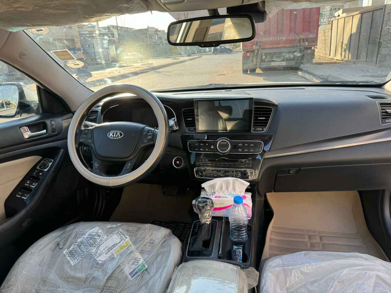 السلام عليكم
للبيع كيا كادنزا فول فول مواصفات مكفوله كفاله عامه من كلشي رقم اربيل باسمي تحويل مباشر مكان السياره الرمادي  للستفسار على اتصل الهاتف ***********
