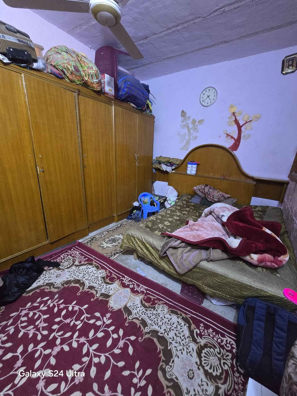 بيت لبيع بشارع المطار الجديد المساحه ٥٠متر يحتوي على غرفه وصاله ومطبخ وستقبال وصحيات السعر ١٤ وبي مجال البيت قريب على الشارع للستفسار *********** مكتب بركات ام البنين قرب اسواق فدك مقابيل شارع السبيس
