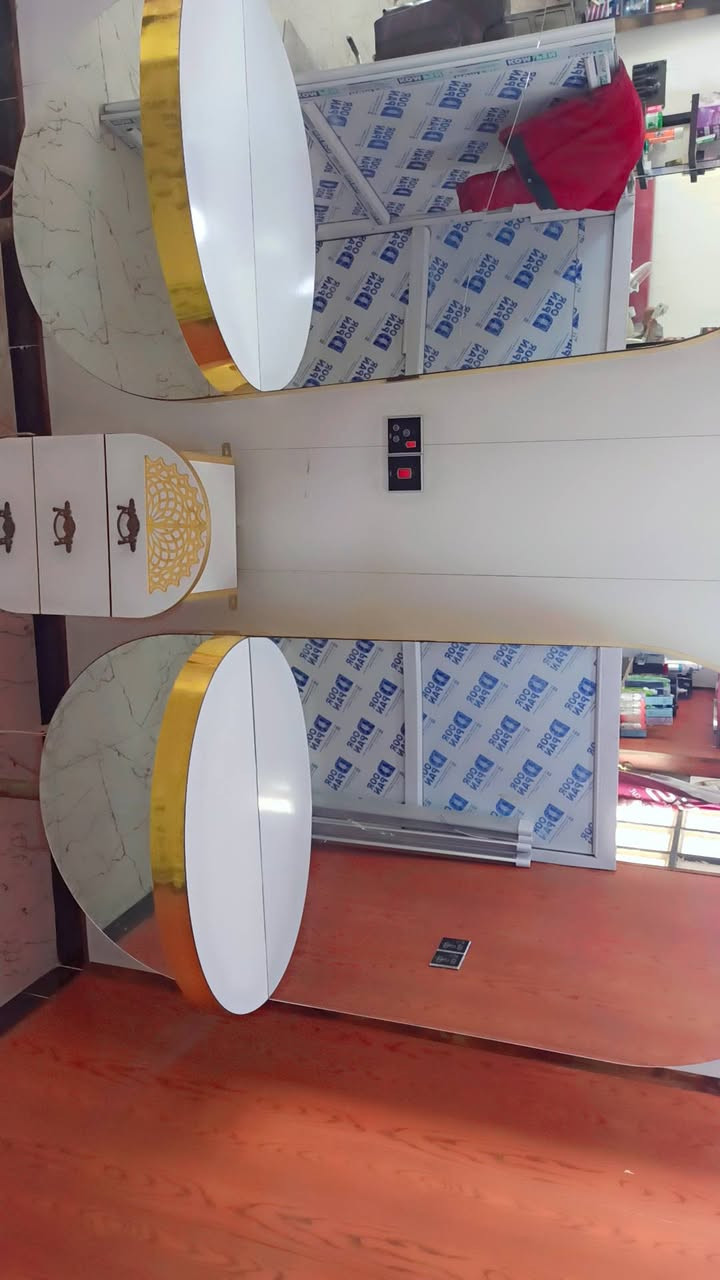 مرايات ثنين هنه وجراراتهن او كراسي ثنين ما مستخدمات او بخار ما مستخدم او ميز جرارات هم كلش نضيف المكان بابل ***********
