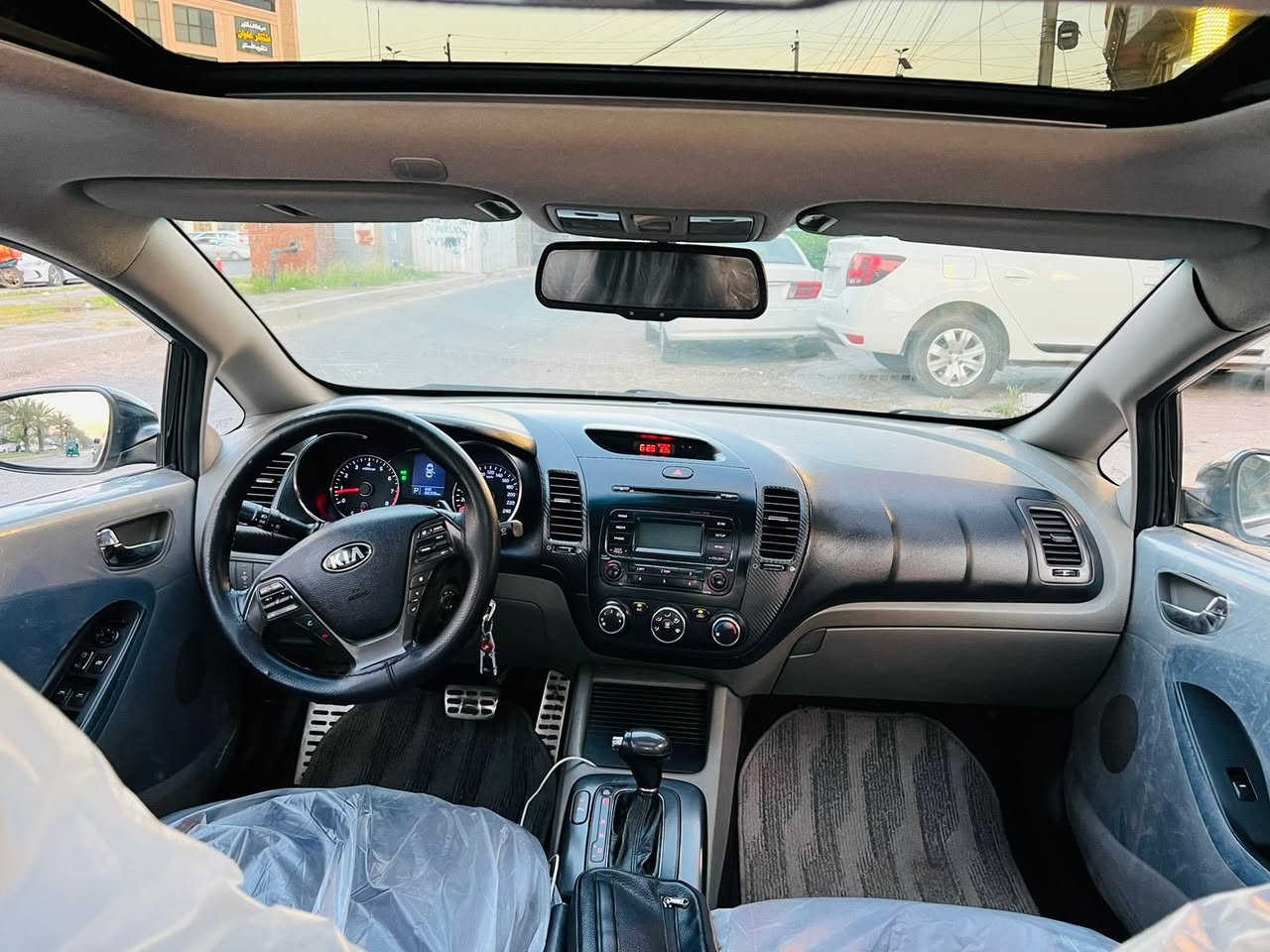 للبيع
Kia Cerato موديل 2016 – فول مواصفات

 • محرك 1600cc اقتصادي

 • كير أوتوماتيك 

 • فتحة سقف

 • تحكمات ستيرن

 • مرايا شفط كهرباء

 • حساسات أمامي وخلفي

 • LED أمامي وخلفي

 • شاشة صغيرة  + بلوتوث

 • كاميرا خلفية

 • كروز كنترول

 • وياله ألمنيوم وكالة

 • زجاج اوتوا + سنتر لوك

 • شفتات ستيرن 

الصبغ: فقط دعامية خلفية + قاعدة رقم الصندوق والباقي وكالة وصورة السونار مرفقة بالمنشور .

السيارة بأسمنا ورقم انكليزي الجديد  ونظيفة جداً  وما تحتاج أي مصروف.

المحرك والكير والشاصي بحالة الوكالة .

الموقع: (بغداد)

السعر: ( 135) قابل للتفاوض 

*********** للأستفسار
