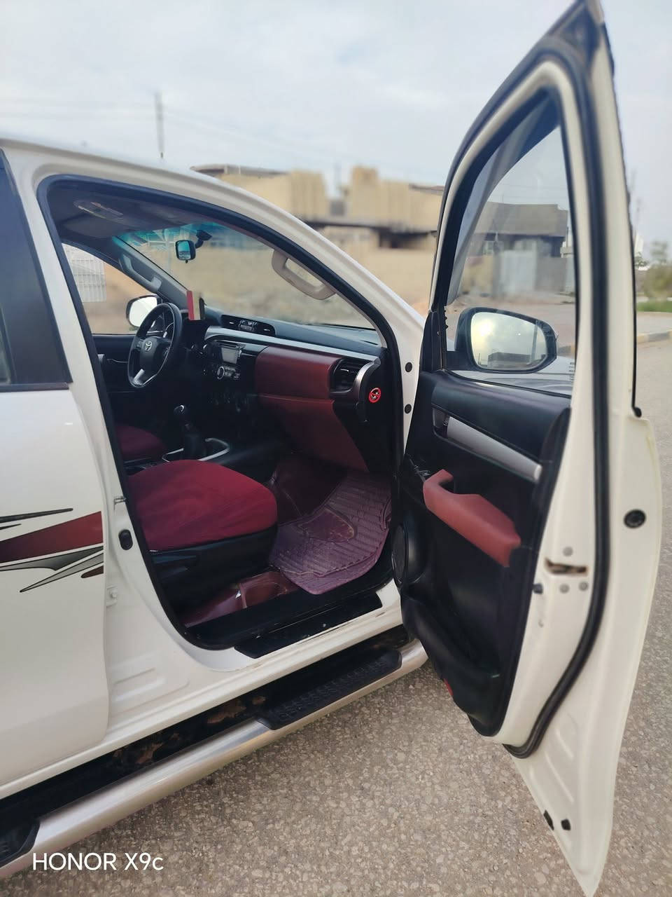 تويوتا هايلوكس فورويل عالي كفاله عامه من الدعاميه للدعاميه موديل 2016 ام الدعاء السعودي بصمه السياره جديده بالباكيت السعر 225 رقم الهاتف***********
