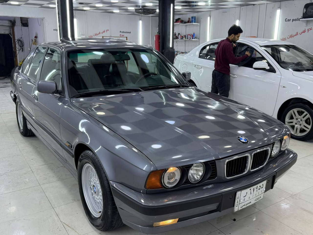 السلام عليكم Bmw525 عشره الاوائل                           موديل ١٩٩٣
حجم ٥٢٥ بلادي وارد يابان 
السياره عشره الاوائل 
كير ومحرك جديد ممفتوح 
سياره فول دبل ايرباك داخل جلد صاج سلايت كشنات جلد 
داخله كله اسود بلادي 
٤جام كهربائي 
حجر بيئه بلادي 
بجم عريض سياره فول 
سبير بعده منازل 
سياره مصبوغه كلير فقط بدون ظربه 
رقم كركوك مشروع وطني 
بي بطاقه بانزين 
سياره مناقصه برغي جاهزه من كلشي جديده كلش 
مكان سياره كركوك 
اني مكلف بالنشر 
للتواصل / ***********
