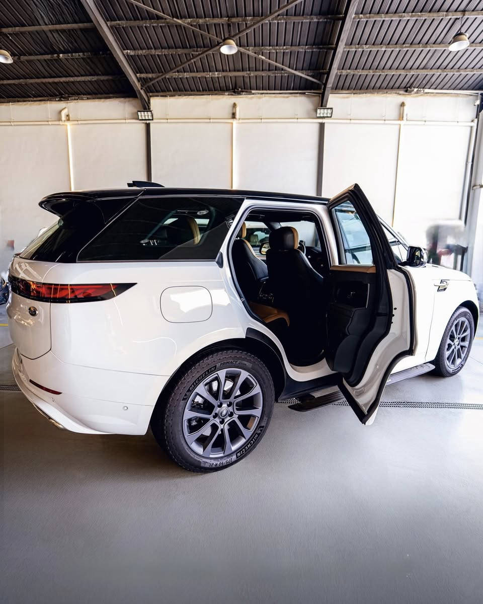 السلام عليكم ،

رانج روفر سبورت
Plug-in Hybrid P440
٦ سلندر ٣٠٠٠ تون توربو
2023

ضمان و صيانة مجانية ٥ سنوات شركة سردار
ماشية ١٧ الف كيلو
مغلفة PPF بالكامل
رقم بغداد

السعر : 92,000 $

***********
***********
