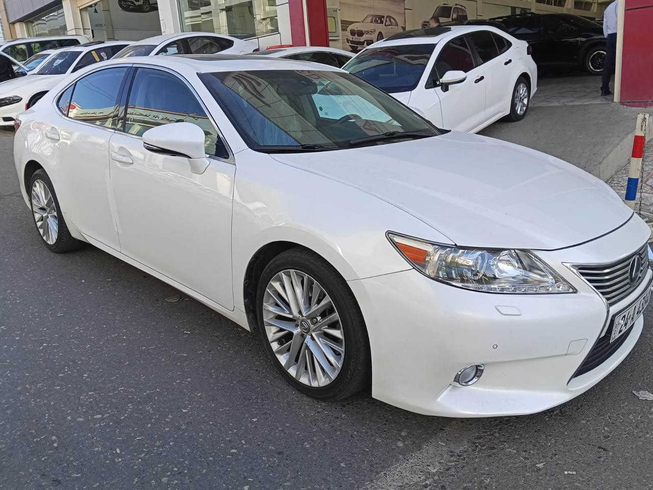 Lexus es 350 2013
للبيع و مراوسة 
موديل ٢٠١٣ 
وارد خليجي 
محرك ٦ سلندر 
ماشية ١٩٠ مايل 
سلايد 
كشن جلد تبريد و تدفئة 
برداد شريكة 
بيها فقط باب صبغ و مكانين بارد بدون دواخل بشرط
ارباك بشرط
گير و محرك بشرط ما مفتوح 
سعر ١٦٥ $ و بيها مجال 
مكان دهوك 
للاستفسار : *********** دهوك, العراق
