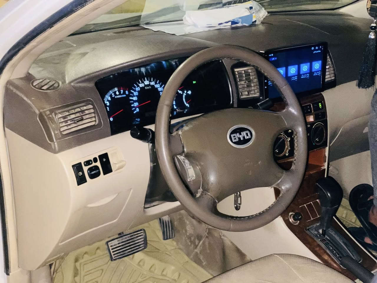 السلام عليكم بي واي دي f3   ٢٠١٢ محرك قبق اسود المرغوب صارله سبوع مشدود تفرعاتهة كله جديد  كير اوتو عوزه جوزه النمره الثالثه فقط  ترايك وين ميعجبك  تبريدهة شاده كله جديد عوزهة بس فريز السياره مصبوغه عام كشر كدام عينك هاي تفاصيلهة كلهة تخم تاير جديد سعر ٤١ وبي مجال  مكانهة ذي قار قلعه سكر ***********
