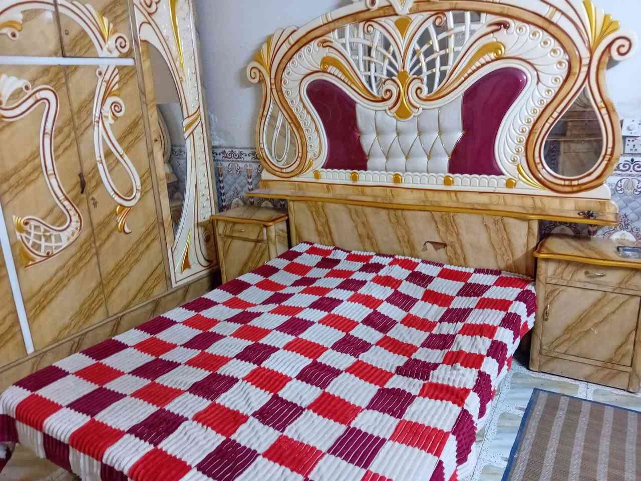 غرفة نوم للبيع 
بغداد مدينة الصدر ***********
