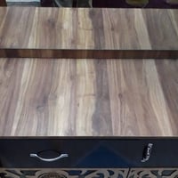 عندي غرفه هيه وملحقات والميز بدون كنتور رايدها ٢٠٠ وبيه مجال عنوان بغد...