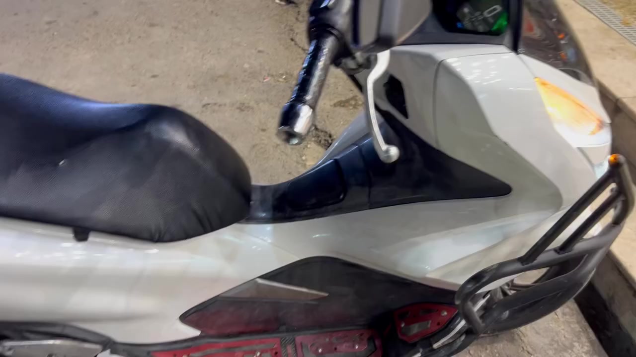 سلام عليكم pcx الجيل الثالث ياباني الدراجة جديدة وكلش حلوة وحيل نضيفة استان كهربائي حرفA حساس ازدحام الدراجة مكفولة بيهة درع الدراجة اي نقص مابيهة كاملة مكملة مكاني مدينة الصدر الحبيبة***********
