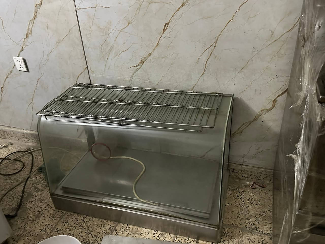 مايكرو مطعم
كرل فحم 
قلايات مسكو فاير 
طباخ تركي 
مجمده ايكور زان تركي. لبيع 
***********
