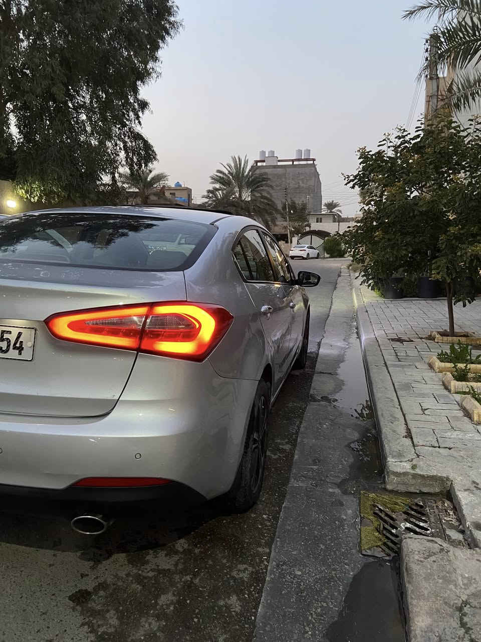 السلام عليكم
سيراتو 2013 خليجي مواصفات خاصة فول الفول 
بصمة + بصمة ابواب وجنطة 
ترحيب عند القتراب 
مري شفط 
تبريد منفصل + شاشة بل تبريد 
كشنات جلد 
فتحة 
لدات خلفية لدات امامية 
حساسات خلفية امامية 
كامرة + مسجل شاشة لمس بلاد 
مكينة 1600 دوش بلاد مفتوح قبغ ولفات فقط 
بيها قطعتين صبغ باب او جوملغ 
السيارة بيها سونار 
ماشية 145 
العنوان : بغداد السيدية 
السعر : 112$بيها مجال بسيط 
الرقم : ***********
