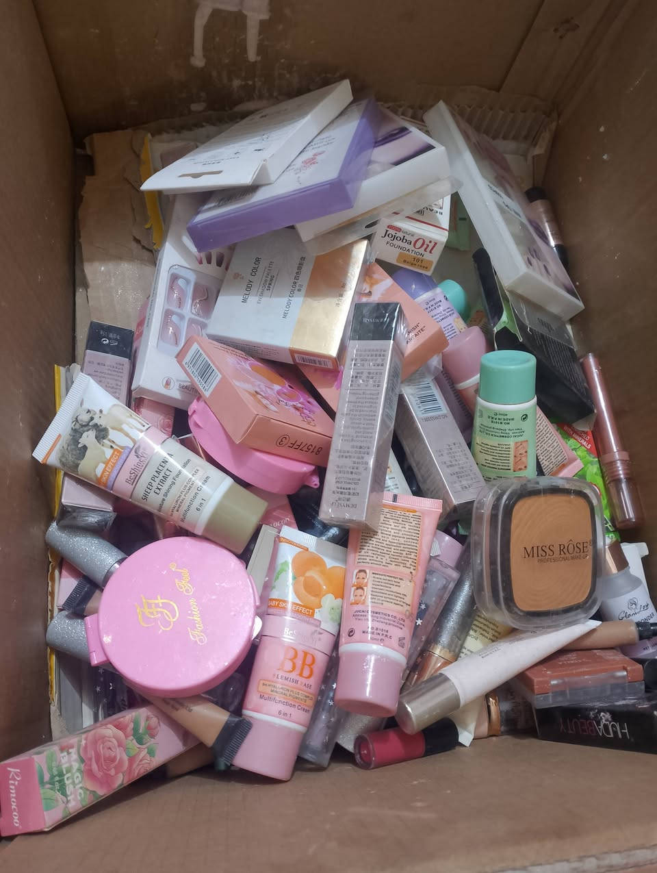 تصفية كارتون مكياج اكثر من 180 قطعة ب50 وبي مجال باقي التفاصيل خاص او واتساب *********** شلعة شلعه تصفيه
