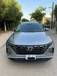 توسان ٢٠٢٣ للبيع حادث خفيف بالباب بصف السايق ومصلح عالبارد  مابيها قطر...