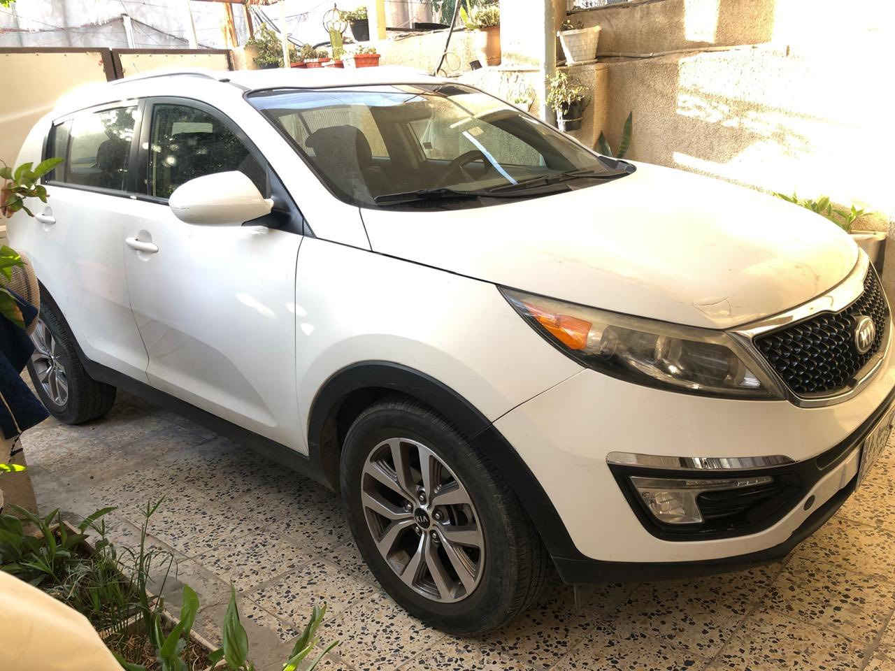 سبورتج 2016 رقم بغداد
 ضررها كما موضح بالصور ماشيه73 ميل 
بدون ضرر داخلي وبدون ايرباك نقصها تبريد 
 والسونار موجوده صورته 
السعر المطلوب 143 وبيها مجال 
مكانها بغداد / حي الاعلام / الشباب
الاتصال على الرقم فقط متوفر واتساب ***********
