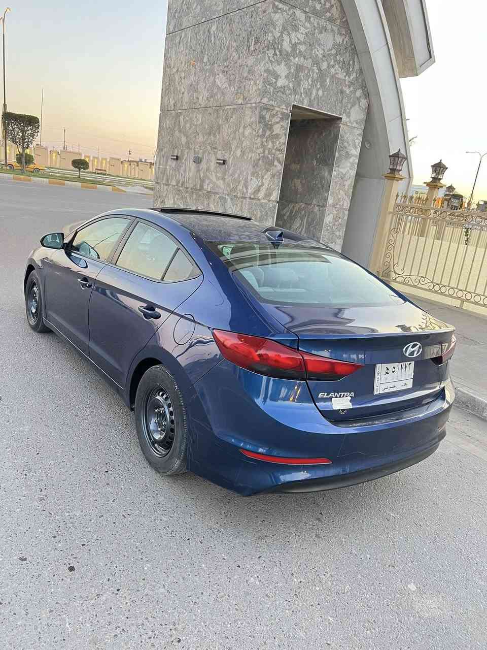 السلام عليكم النترا وارد امريكي 2018 رقم بغداد تحويل ثاني يوم مكينه 2000 دوش لا تبخير ولا تنقيص كيرها جديد صدرها كله نضيف تبريد شغال تخم تاير جواها سياره فول بصمه تشغيل وبصمه ابواب شاشه اعطال وشاشه دشبول بلاديه  مع كامره خلفيه فول تحكم ستيرن سلايت روف شغال ضررها من امريكا فقط البنيد حاليا مصبوغ بدون دواخل السعر 122 وبيها  مجال للشراي. مكاني الفلوجه بيع فقط ***********
