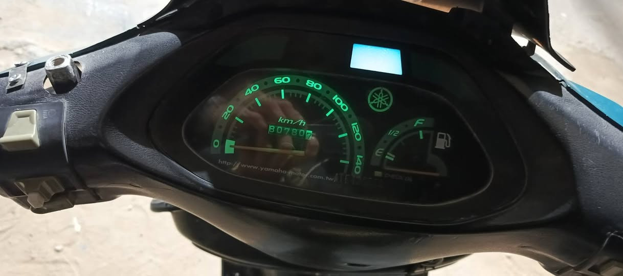 للبيع دراجه فراشه ياباني دراجه كلش حلوه كلة شغال سلف هندر كهربائيات عداد بانزين عداد  سرعة كلة شغال مكينة ناعمة وحلوا السعر 150قفل قفل بدون عملة مكاني كربلاء حي الغدير يم الصورة للتصال *********** متواجد واتساب كذالك
