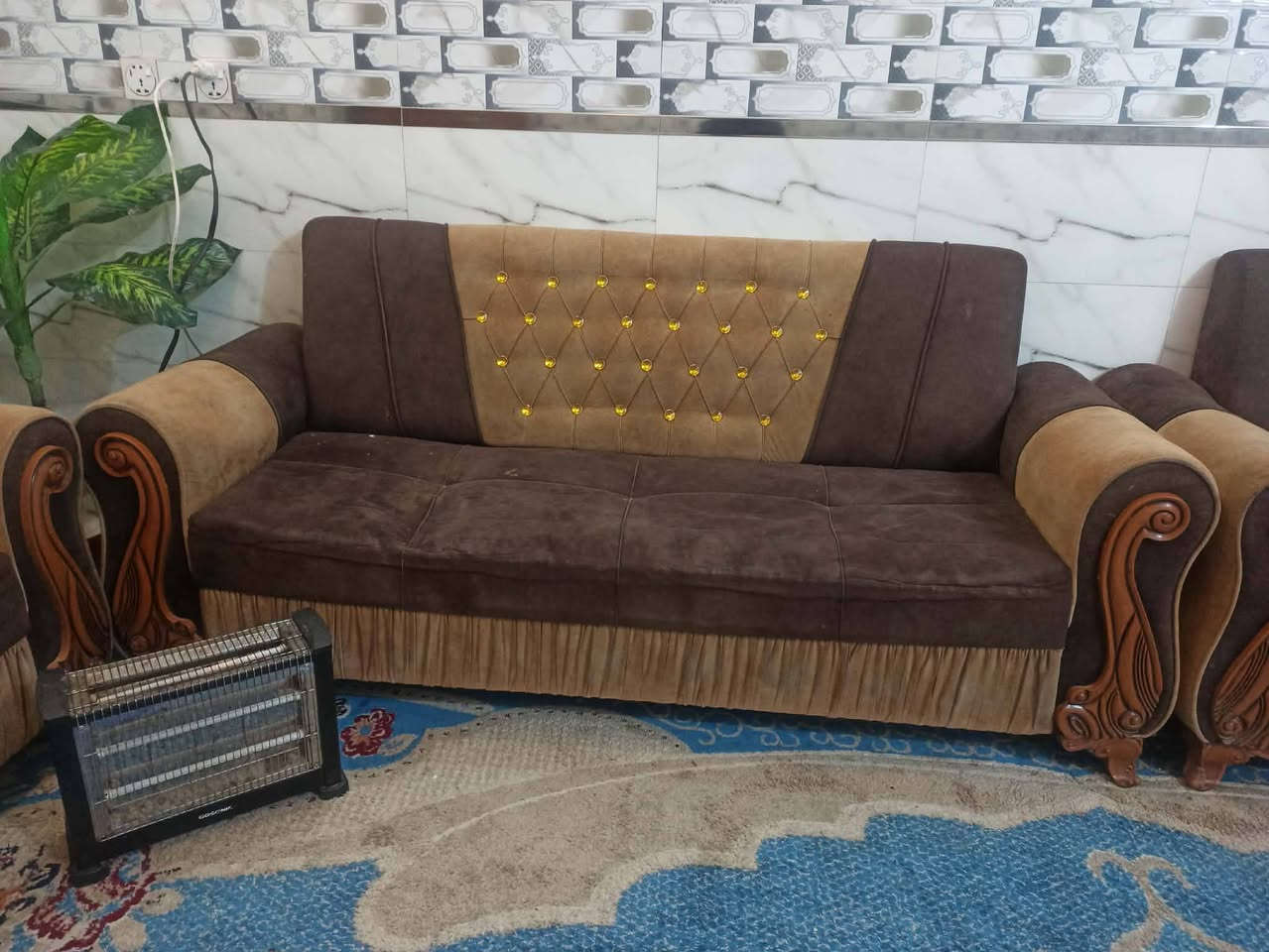 السلام عليكم ,,,,,,,للبيع تخم 8 مقاعد  مكاني حله  تفاصيل اكثر اتصل***********
