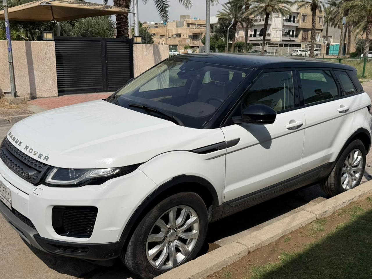 رانج روفر ايفوك للبيع فقط وكالة سردار
رانج روفر ايفوك 
موديل 2019
السياره فول مواصفات
داخل جلد كريمي
بصمه تشغيل وبصمة ابواب 
حساسات امامي خلفي 
مري شفط وترحيب
الكير ماوس
سقف بانوراما 
سايد بريك بصمة
ماشية 51 الف كيلو
السياره كفاله عامه من الصبغ والتبديل والبارد
السياره وكالة سردار
تخم تايرات جديد
السياره ممحتاجه اي مصرف  
محرك مبدل جديد غير مفتوح سعره ٤٠ ورقه  

السعر (١٤٩ ورقه)
***********
