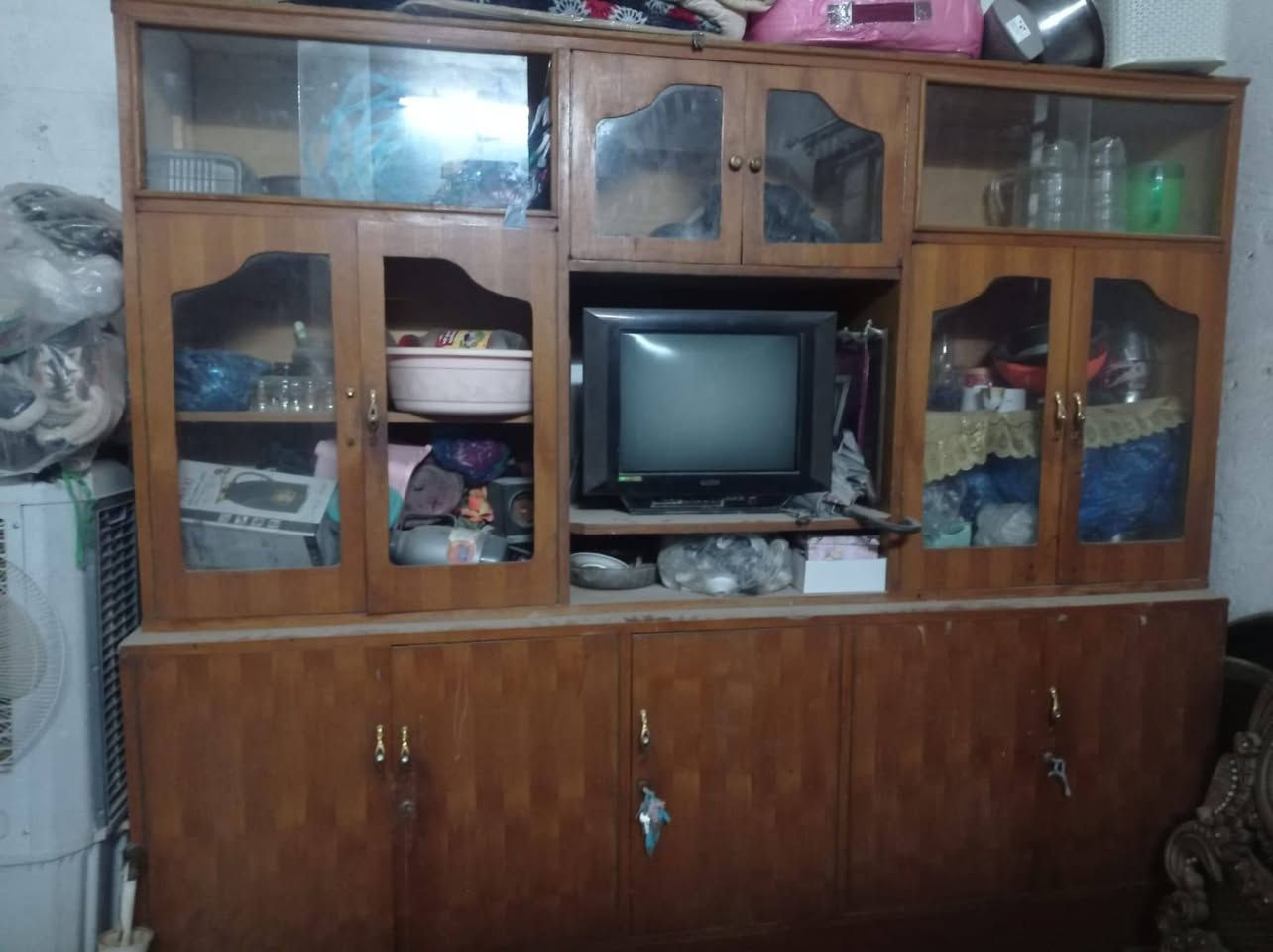 السلام عليكم 
للبيع
بوفيه مترين ونص صاج الاصلي الثقيل نظيفه جداً ٢٥٠
معرض صاج الثقيل ١٥٠
كنتور كويتي ١٥٠
للاستفسار الاتصال على ***********
