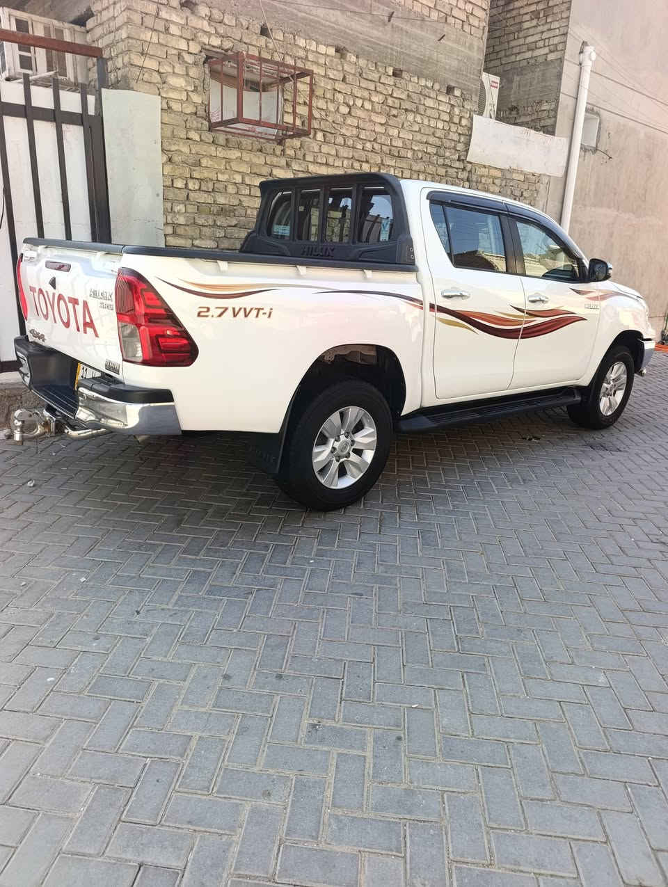 السلام عليكم تيوتا هايلوكس للبيع موديل 2020 نوعيه ساز كفاله عامه ماشيه 85الف ع وضع الشركه سعر 260 وبيه مجال مكاني بغداد ***********
